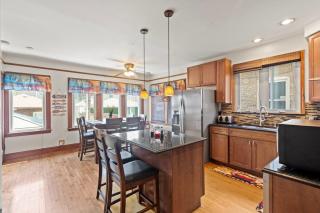 Gold Coast Oasis 2BR Home Near Airports, Game Room, FirePit - 2