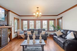 Gold Coast Oasis 2BR Home Near Airports, Game Room, FirePit - 7