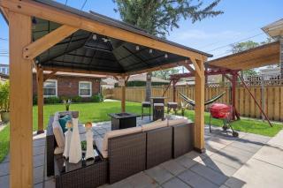 Gold Coast Oasis 2BR Home Near Airports, Game Room, FirePit - 1