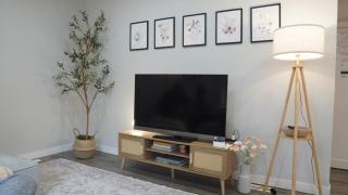 Winnipeg cozy 2 bed 1 bath home - 10 min drive to HSC - 1