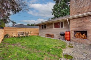 8 Mi to Lumen Field Seattle Area Home with Backyard - 8