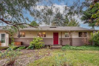 8 Mi to Lumen Field Seattle Area Home with Backyard - 7