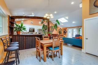 8 Mi to Lumen Field Seattle Area Home with Backyard - 1