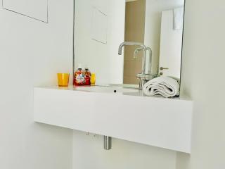 Stylish Maisonette Apartment with Terrace & Free Parking - 4