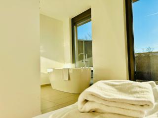 Stylish Maisonette Apartment with Terrace & Free Parking - 3