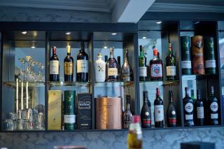 Premier Plush Apartments - 7