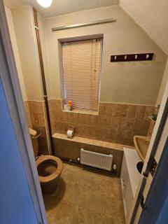 Large Windsor House with 4 Bedrooms Cinema Lounge 10 beds Sleeps 13 - 3