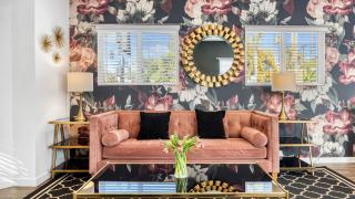 Remodeled 2BDR in Heart of Hollywood w Courtyard Art Deco by AvantStay - 5