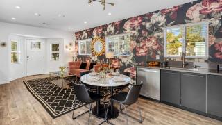 Remodeled 2BDR in Heart of Hollywood w Courtyard Art Deco by AvantStay - 4