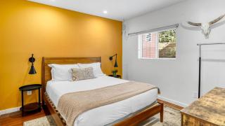 Walkable in Heart of Hollywood Updated Chic w Patio Southwest by AvantStay - 6