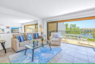 Stunning 2BR Lagoon-View Steps To Siesta Key Beach - 3