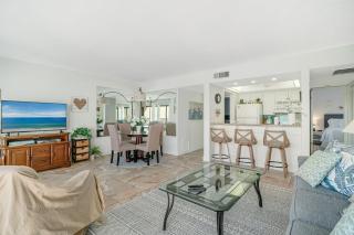 Stunning 2BR Lagoon-View Steps To Siesta Key Beach - 1