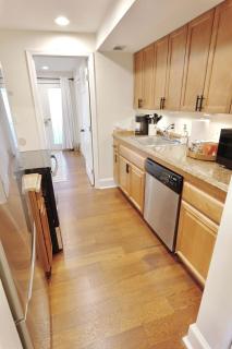 Union Hub - Steps 2 Station Mall with Parking - 4