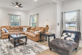 4 Mi to Dtwn St Pete! Pet-Friendly Home with Yard - 8