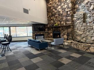 University Inn & Suites - 5