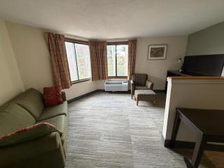 University Inn & Suites - 8