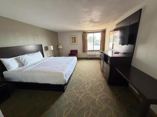 University Inn & Suites - 6