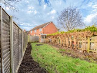 Cozy Guest Room in Central Aldershot - 2