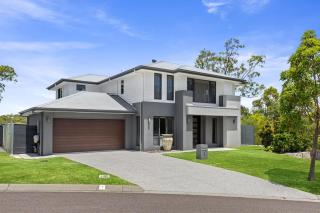 Architectural Luxury Haven with Pool & Views - Coomera - 2