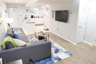 Trendy Apt in Bloomingdale - Parking - 8