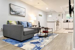 Trendy Apt in Bloomingdale - Parking - 6