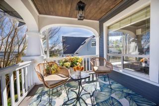 Seattle Craftsman Mansion w Lk&Mt Rainier view - 2