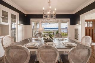 Leschi Retreat w Breathtaking Water View Sleeps 14 - 5