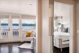 Leschi Retreat w Breathtaking Water View Sleeps 14 - 3
