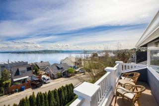 Leschi Retreat w Breathtaking Water View Sleeps 14 - 2