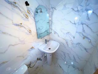 2BR Luxurious Apartment - 2 Min from City Center - 1