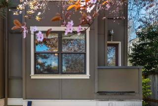 Queen Anne Secret Garden Space Needle & City Skylight View - 5