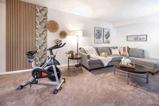 Renton Luxury & Spacious Daylight Basement The Landing - 8