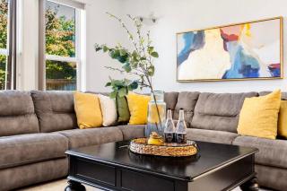 Kennydale Family Friendly 4B 3B Modern Home I405 - 3