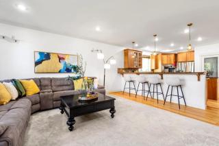 Kennydale Family Friendly 4B 3B Modern Home I405 - 2