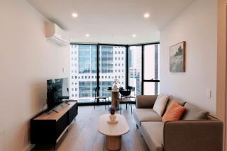 1Br City View apt near SthnCrs Wifi Pool Gym - 5