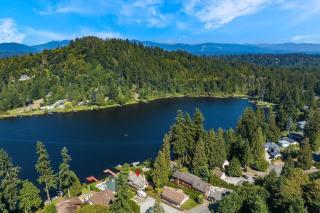 European White Castle on Lake Desire Private Dock - 8