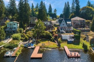 European White Castle on Lake Desire Private Dock - 5