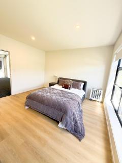 New Luxury 3BR & 4 Baths & Walk to Newmarket & Parking-2 - 1