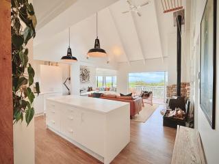 Sunset & Sea Views - Renovated Family Retreat - 2