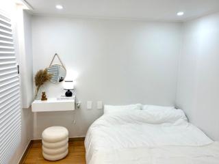 Stay DAON Hongdae Private 4 Bedroom House with 4 Queen Beds 10 mins to station - 8