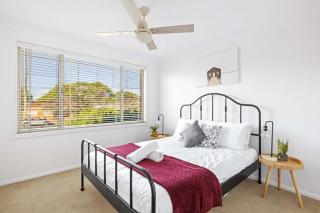 Luxe Retreat - 3BR - Free Parking - Near Station - 9