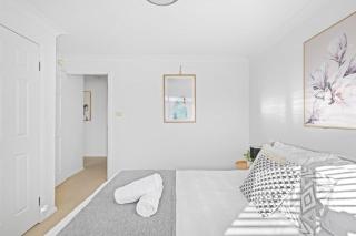 Luxe Retreat - 3BR - Free Parking - Near Station - 2