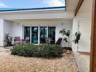 Poolside Ground Floor Villa-Near Heat Pool/Hot tub - 7