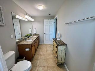 Poolside Ground Floor Villa-Near Heat Pool/Hot tub - 1