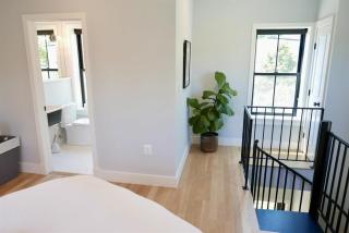The Chic Carriage house in Shaw Sleeps 2 - 2