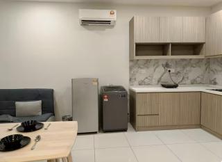 Atria Mall-King Bed, Netflix, Washer, Shower Screen - 0