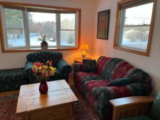 Spacious Beach Cabin w/ Lake Access | 4BR - 6