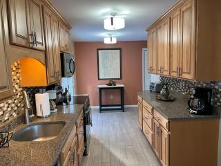 Spacious Beach Cabin w/ Lake Access | 4BR - 4