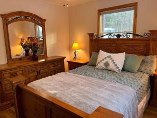 Spacious Beach Cabin w/ Lake Access | 4BR - 3