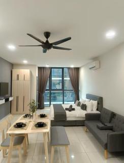 Atria Mall-King Bed, Netflix, Washer, Shower Screen - 4